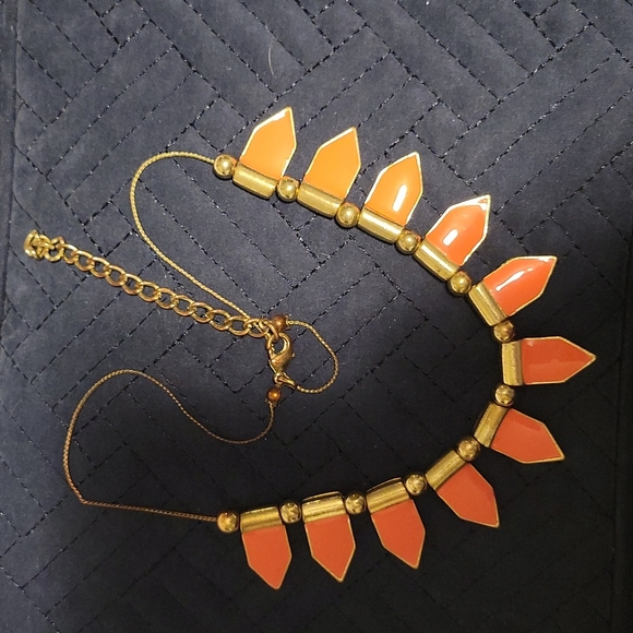 Coral chevron statement necklace - Picture 2 of 2